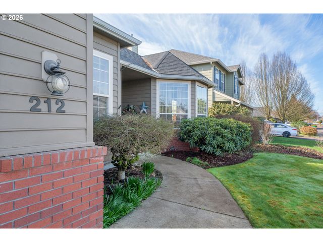 212 CHIMNEY ROCK Ln, Eugene, OR 97404