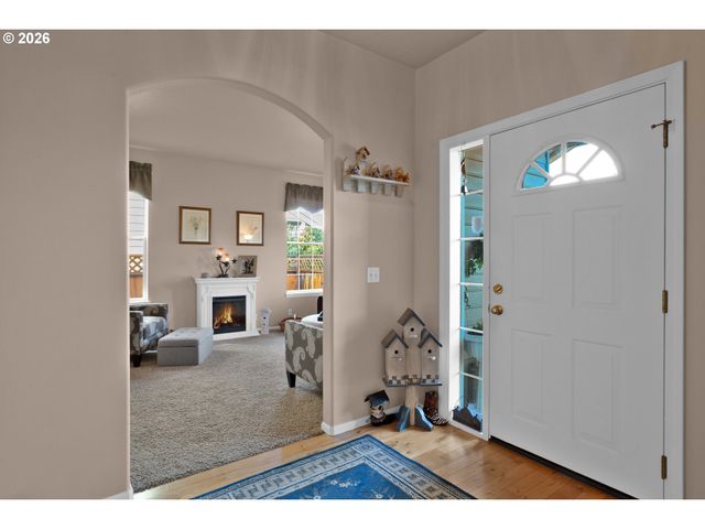 212 CHIMNEY ROCK Ln, Eugene, OR 97404