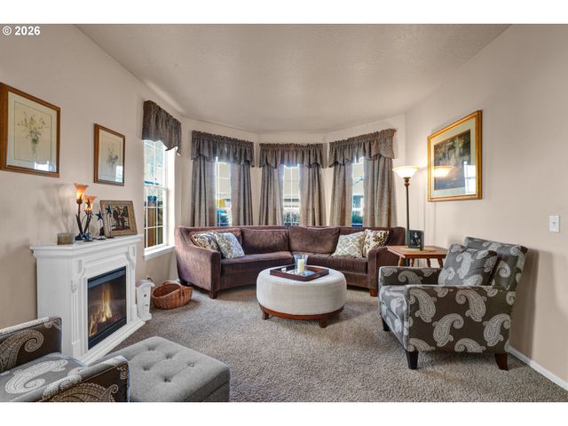 212 CHIMNEY ROCK Ln, Eugene, OR 97404