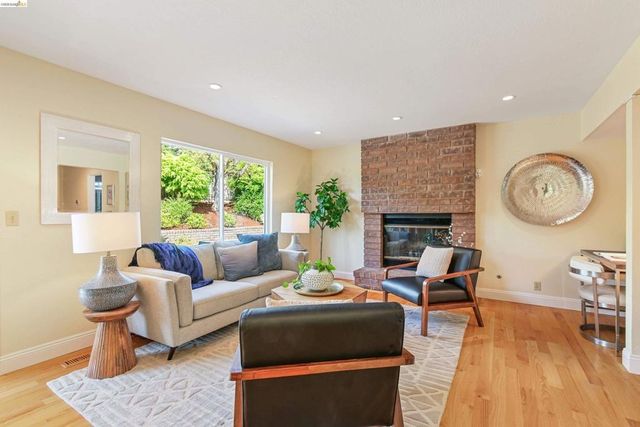 4303 Chamberlin Ct, Oakland, CA 94619