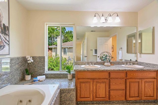 4303 Chamberlin Ct, Oakland, CA 94619