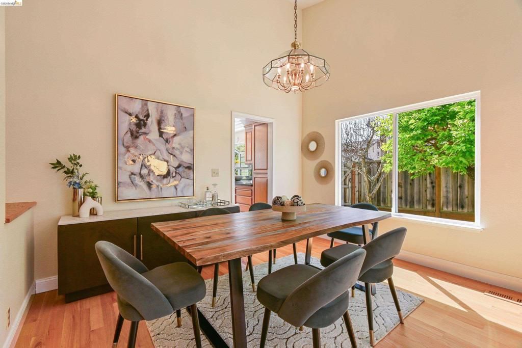 Image 10 of property listing at 4303 Chamberlin Ct, Oakland, CA 94619