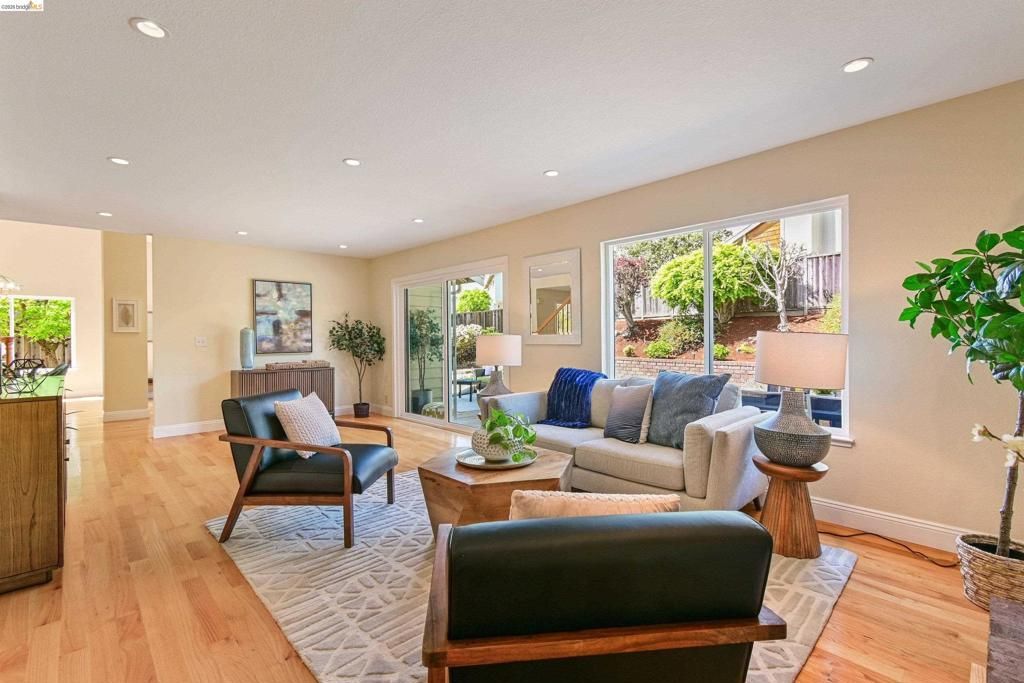 Image 14 of property listing at 4303 Chamberlin Ct, Oakland, CA 94619