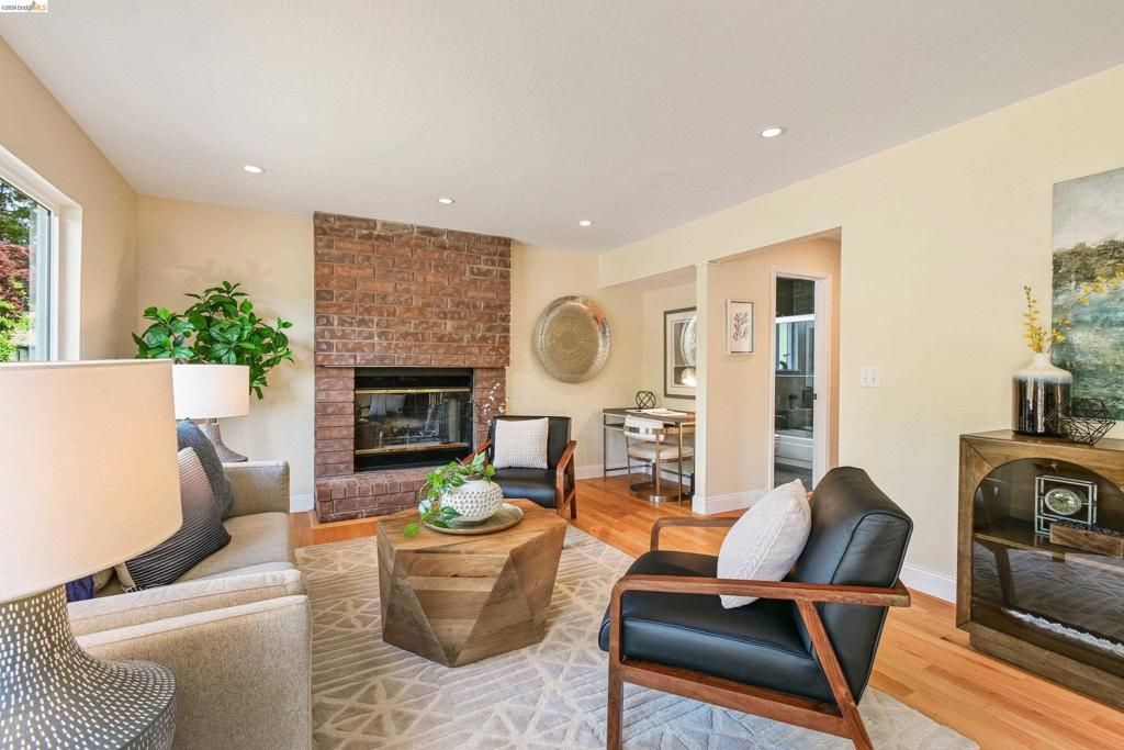 Image 15 of property listing at 4303 Chamberlin Ct, Oakland, CA 94619