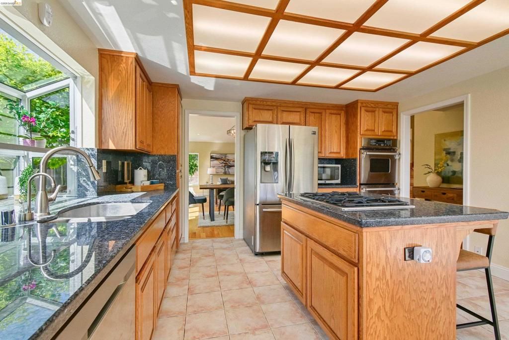 Image 21 of property listing at 4303 Chamberlin Ct, Oakland, CA 94619