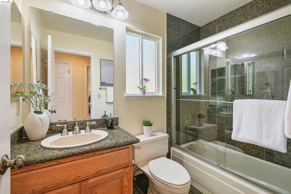 Image 25 of property listing at 4303 Chamberlin Ct, Oakland, CA 94619