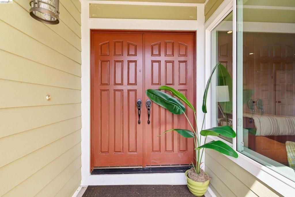 Image 4 of property listing at 4303 Chamberlin Ct, Oakland, CA 94619