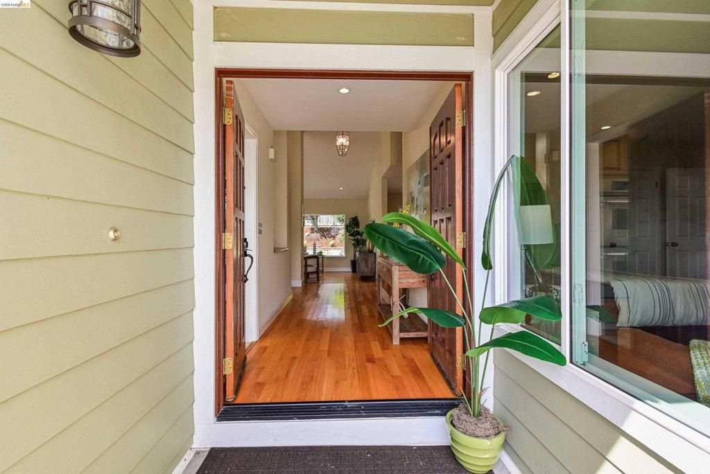 Image 5 of property listing at 4303 Chamberlin Ct, Oakland, CA 94619