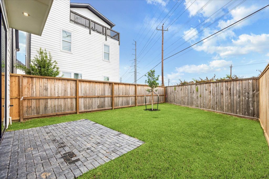 1006 Golden Nectar, Houston, TX 77008