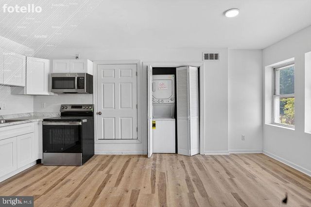238 E QUEEN LN, Philadelphia, PA 19144