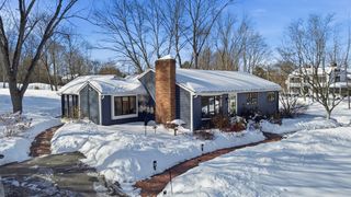 1 Hillcrest Road, Bedford, MA 01730