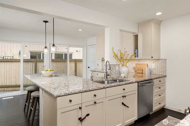 20819 NE 25th Street, Sammamish, WA 98074