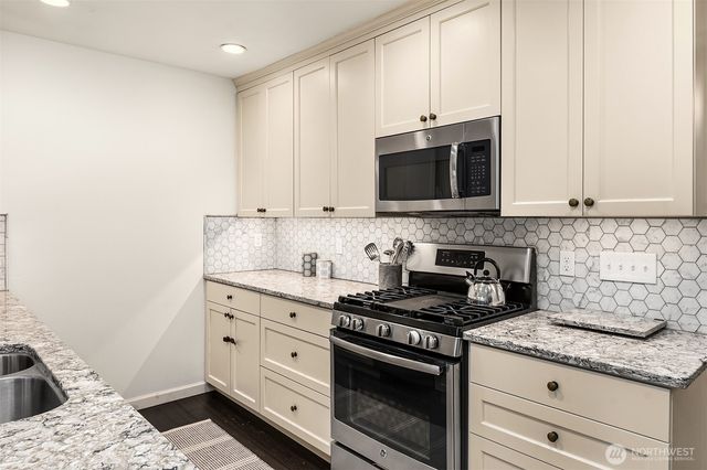 20819 NE 25th Street, Sammamish, WA 98074