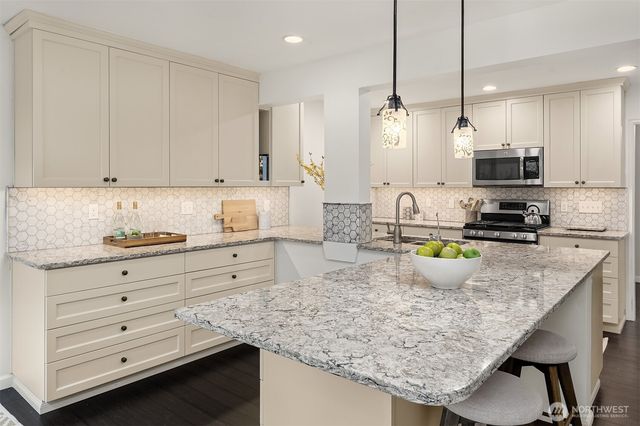 20819 NE 25th Street, Sammamish, WA 98074
