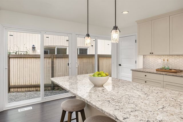 20819 NE 25th Street, Sammamish, WA 98074