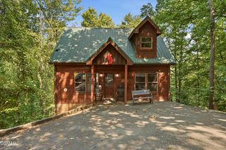 1605 Silver Poplar Lane, Sevierville, TN 37876