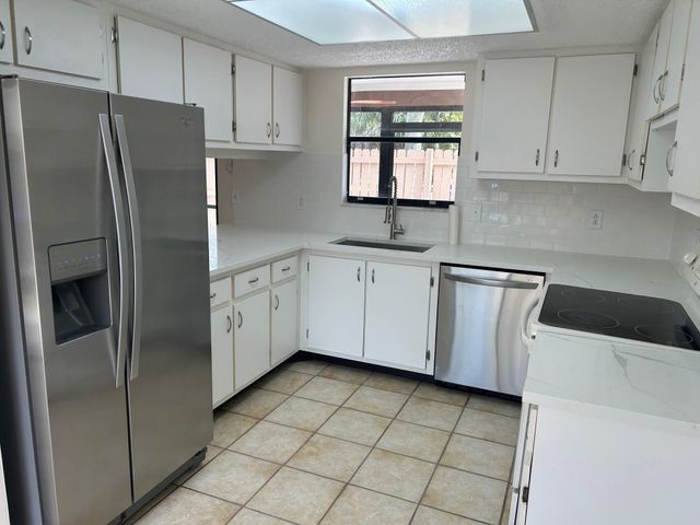 102 Sherwood Circle, Jupiter, FL 33458