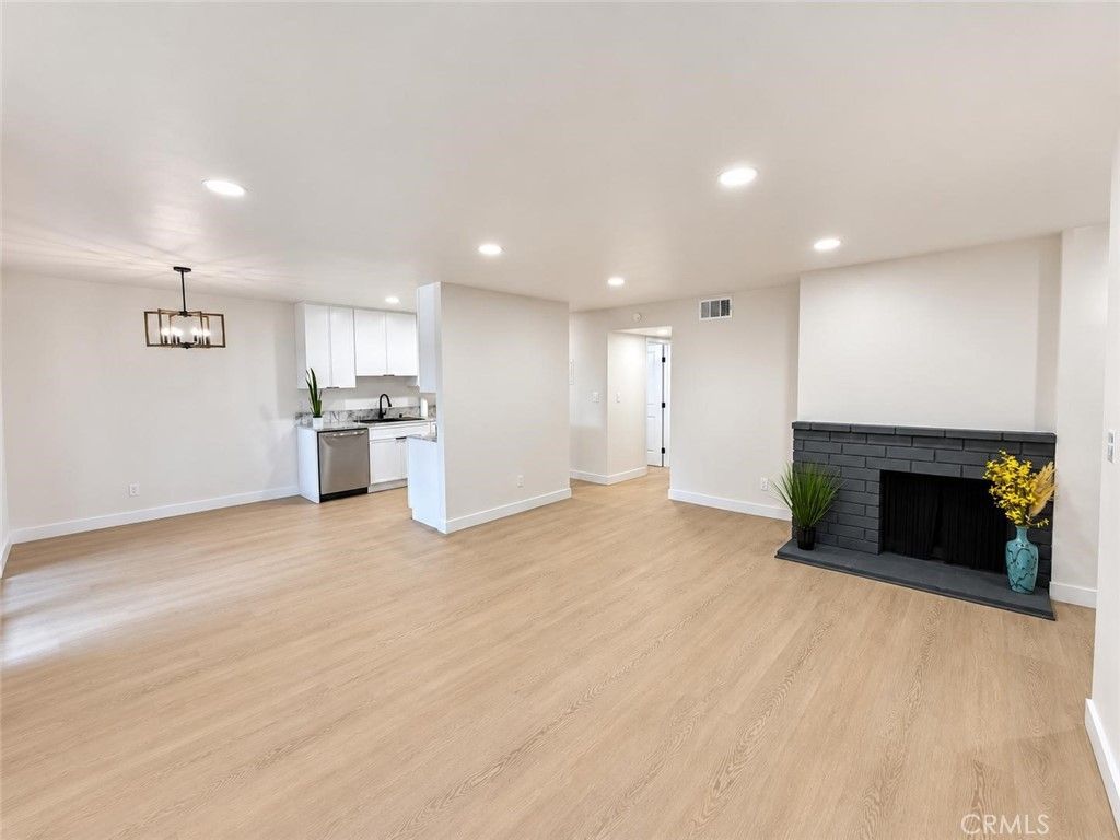 17574 Vandenberg 11, Tustin, CA 92780 — photo 5