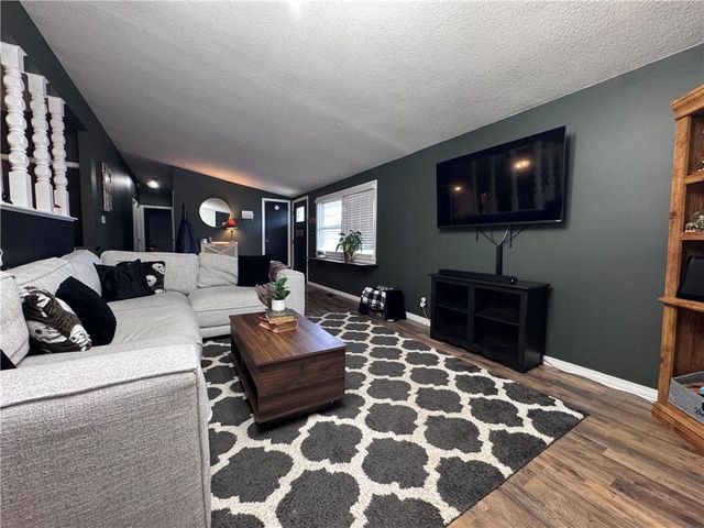 834 N Ponca Drive, Independence, MO 64056