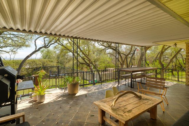 205 Mcconnell DR, West Lake Hills, TX 78746