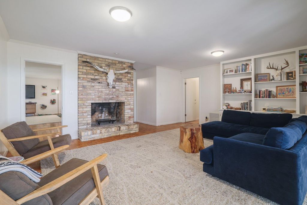 205 Mcconnell DR, West Lake Hills, TX 78746