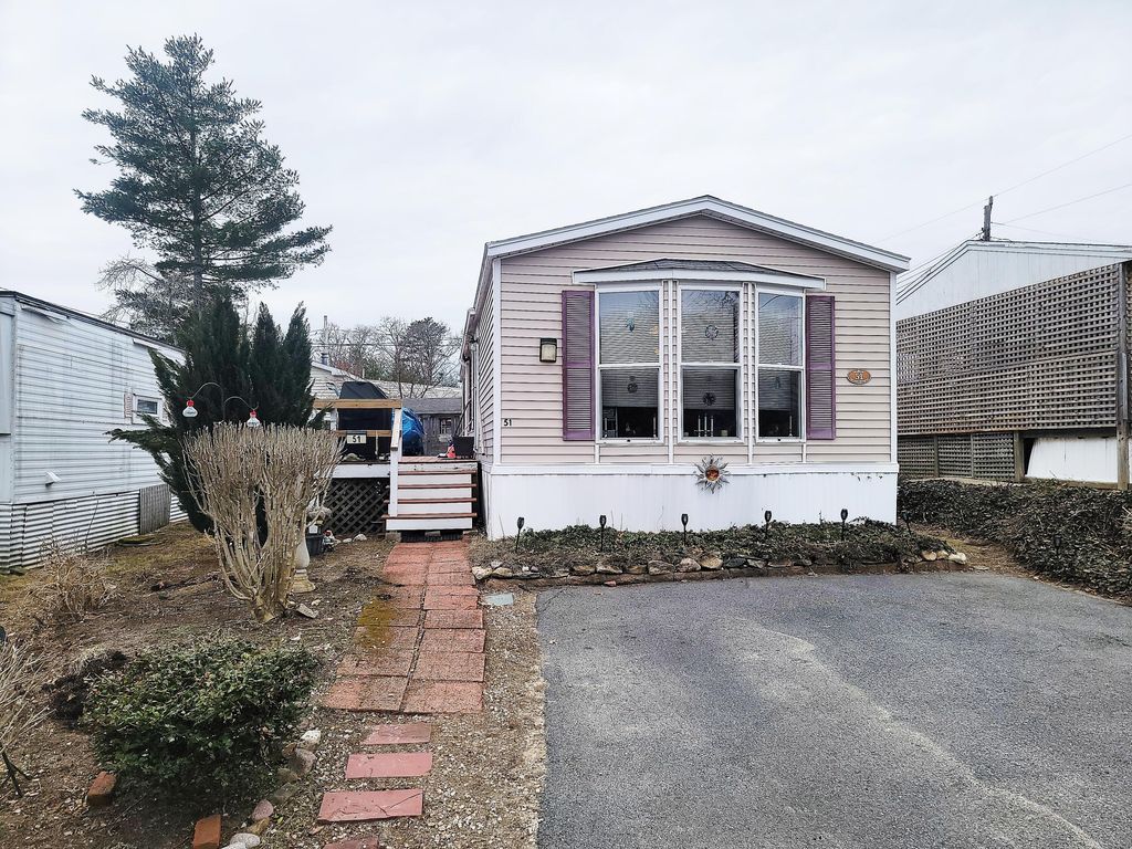 300 Nathan Ellis Highway 51, Mashpee, MA 02649
