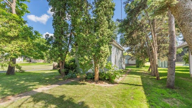 205 Broadway Street SE, Isanti, MN 55040