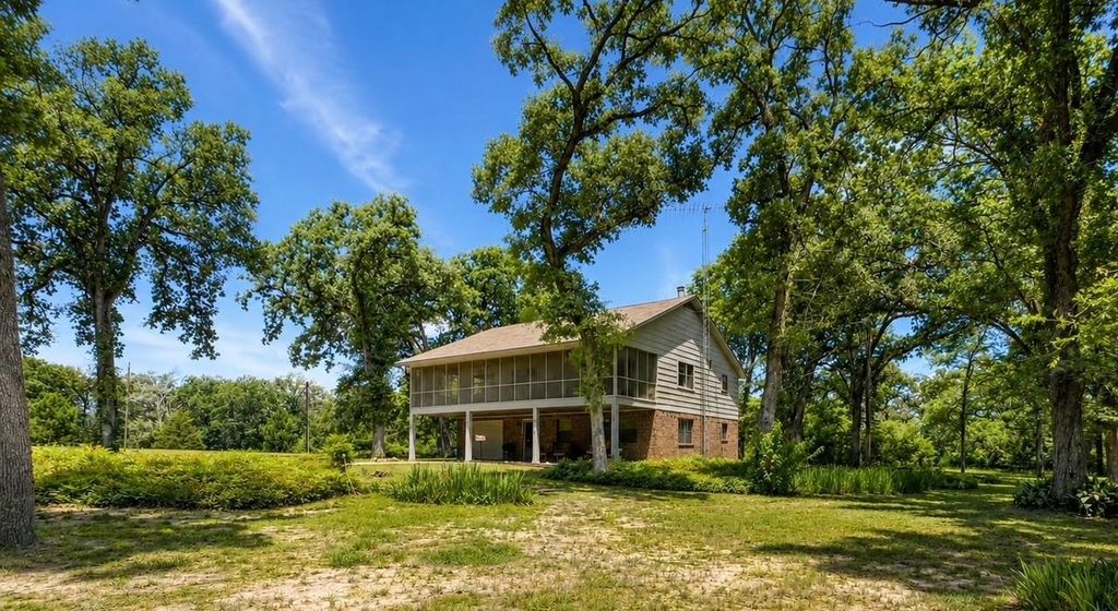729 County Road 4040, Crockett, TX 75835