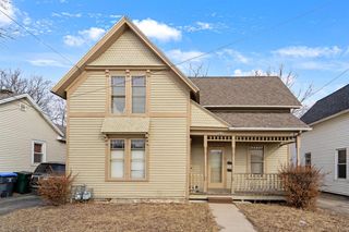 501 W WAUPACA STREET, New London, WI 54961