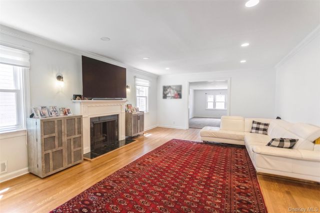 1566 Pebble Lane, Hewlett, NY 11557