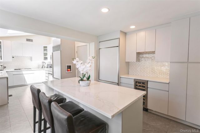 1566 Pebble Lane, Hewlett, NY 11557