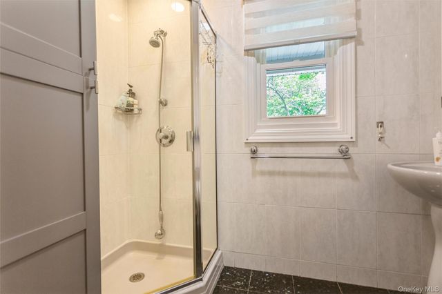 1566 Pebble Lane, Hewlett, NY 11557