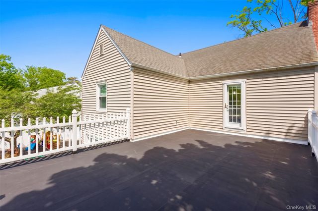 1566 Pebble Lane, Hewlett, NY 11557
