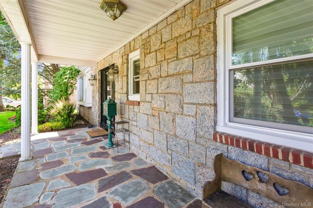 1566 Pebble Lane, Hewlett, NY 11557