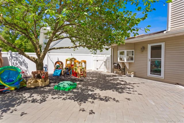 1566 Pebble Lane, Hewlett, NY 11557