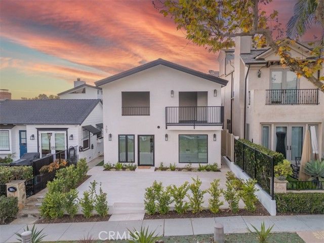 707 Begonia Avenue, Corona Del Mar (newport Beach), CA 92625