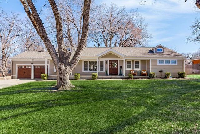 8909 Cherokee Lane, Leawood, KS 66206