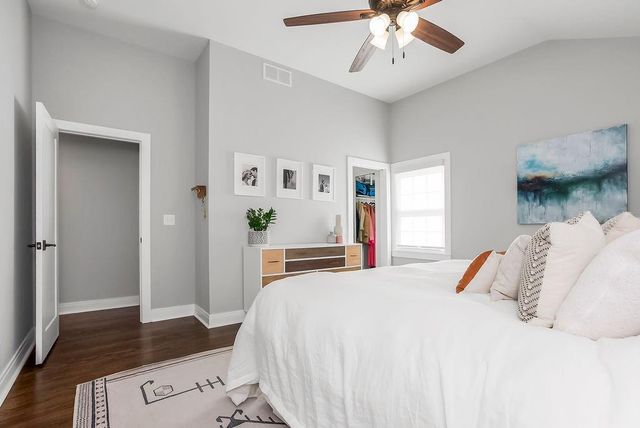 8909 Cherokee Lane, Leawood, KS 66206