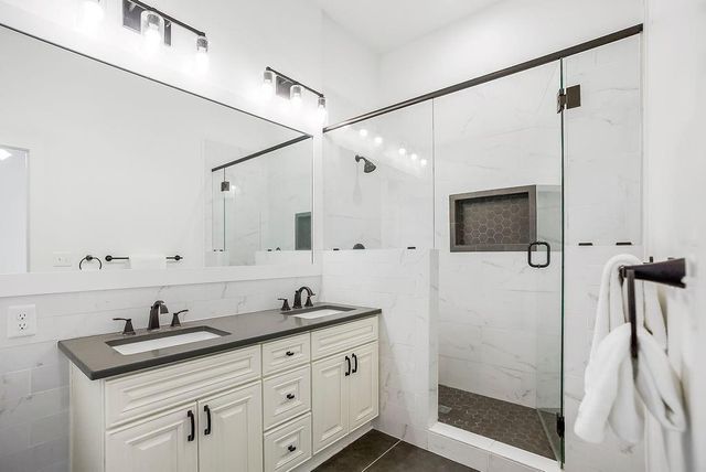 8909 Cherokee Lane, Leawood, KS 66206