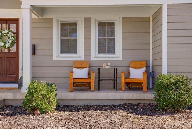 8909 Cherokee Lane, Leawood, KS 66206