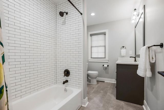 8909 Cherokee Lane, Leawood, KS 66206