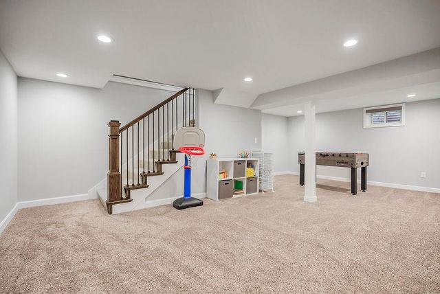 8909 Cherokee Lane, Leawood, KS 66206