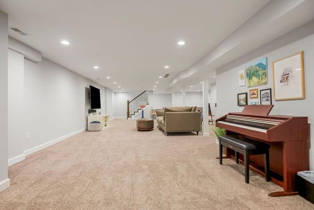 8909 Cherokee Lane, Leawood, KS 66206