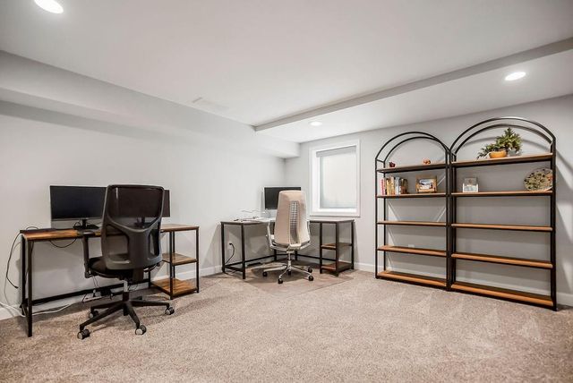 8909 Cherokee Lane, Leawood, KS 66206