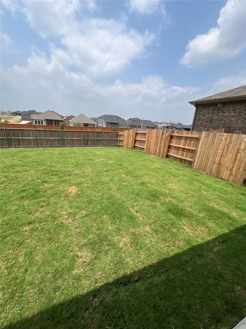 499 Tree Nut LOOP, Buda, TX 78610