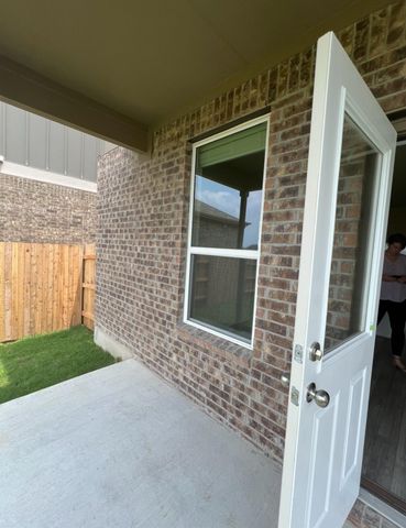 499 Tree Nut LOOP, Buda, TX 78610