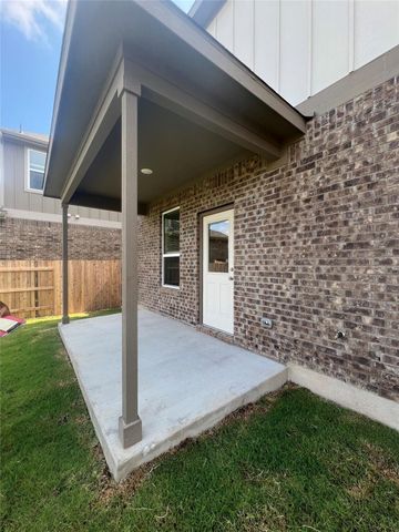499 Tree Nut LOOP, Buda, TX 78610