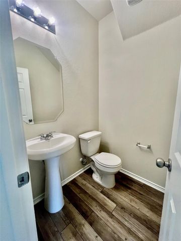 499 Tree Nut LOOP, Buda, TX 78610