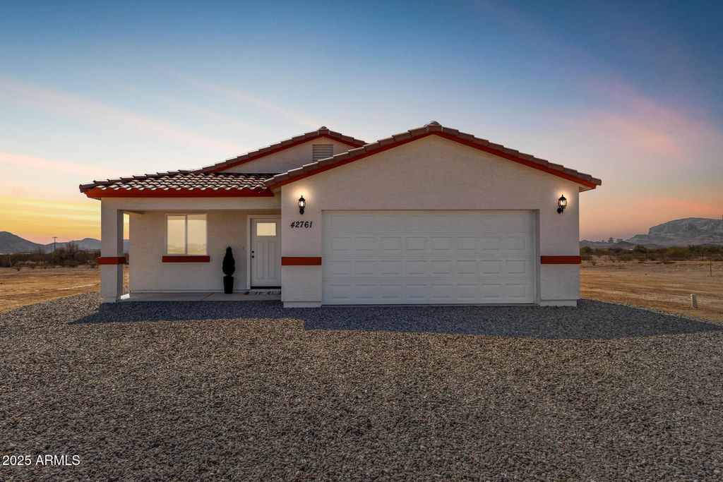 42761 W INDIANOLA Avenue, Tonopah, AZ 85354