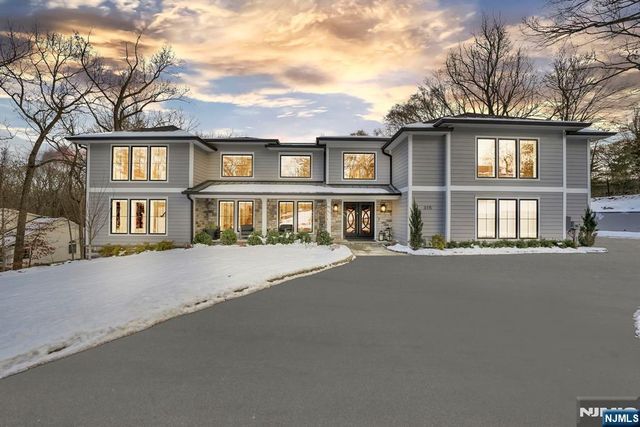 315 Freemans Lane, Franklin Lakes, NJ 07417